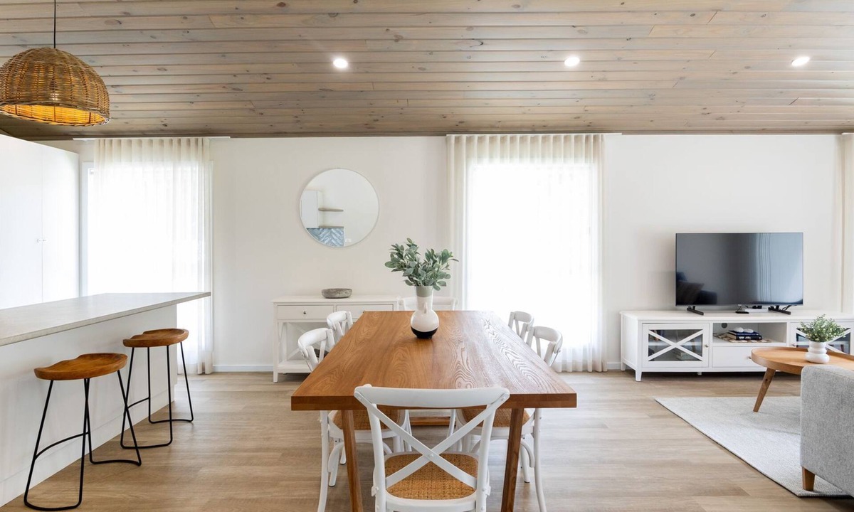 Mollymook Beach House | FREE NIGHT. Pay for 2 stay for 3