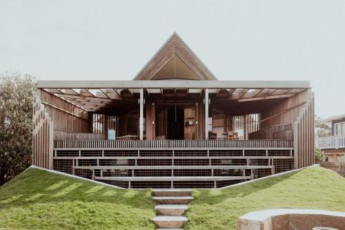 Mollymook Beach House | Free night! Pay for 2 stay for 3