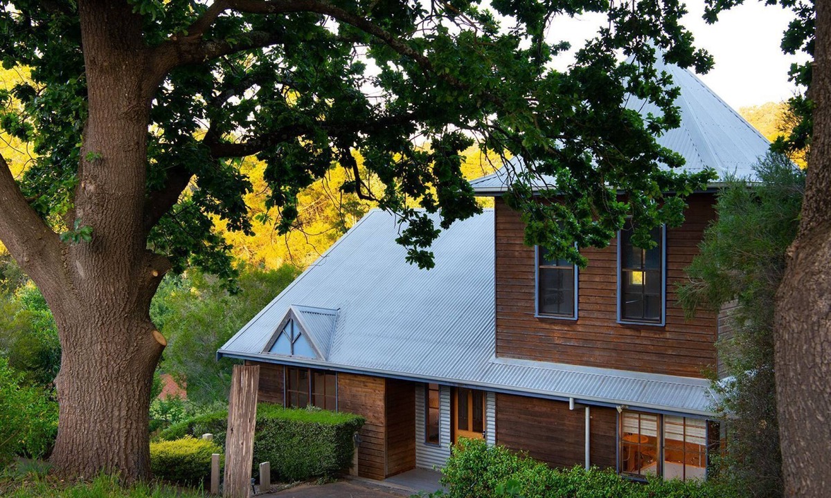 Hepburn Springs House | French Cottage- enchanting retreat in Hepburn with spa and log fire