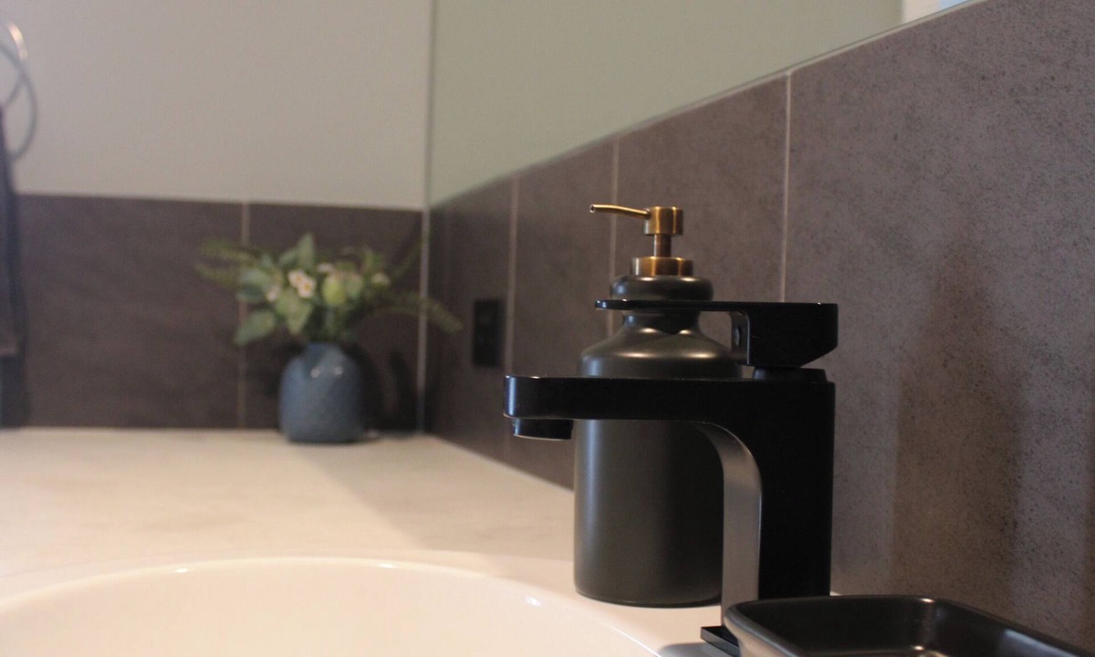 Worrolong House | Fresh, comfortable & modern 3 bedroom home - Telopea House.