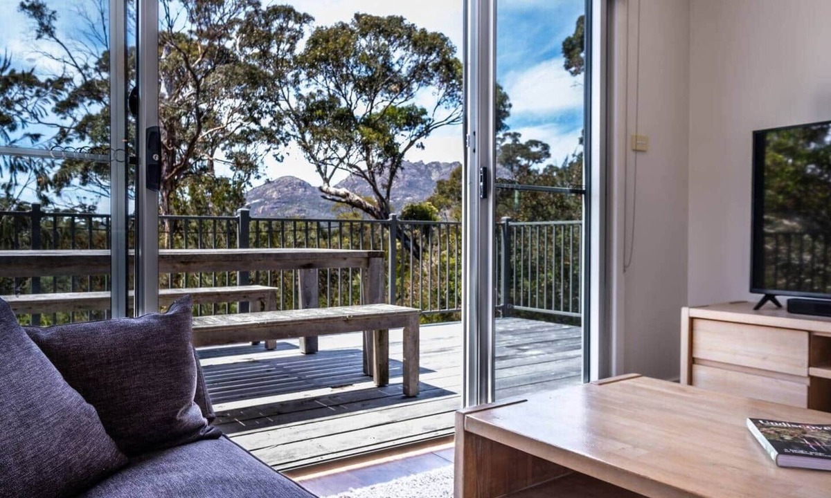 Coles Bay House | Freycinet Haven, where bushland meets the bay!