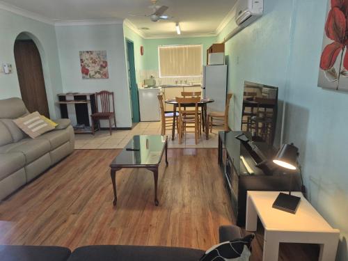 Beresford Apartment | Fully Airconditioned Geraldton Holiday Unit with free Streaming