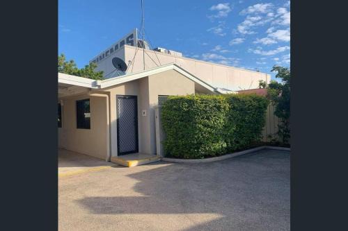 Emerald House | Fully Furnished Modern Unit in centre of city