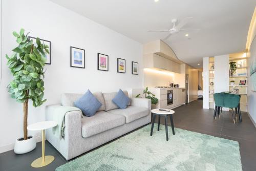 City West Apartment | Furnished Nishi Stay with Scenic Mountain Views - Hosted by Canstay