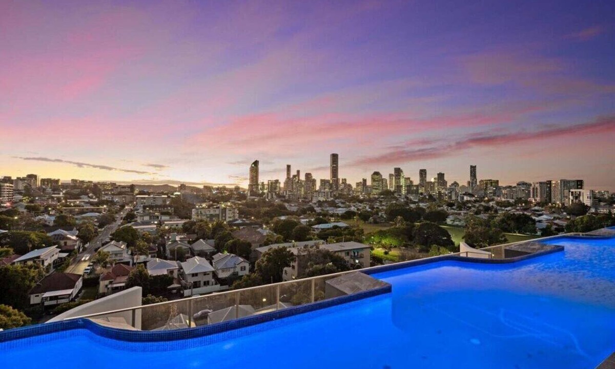 East Brisbane Apartment | Gabba Oasis - Luxury 3BR Apt & Pool
