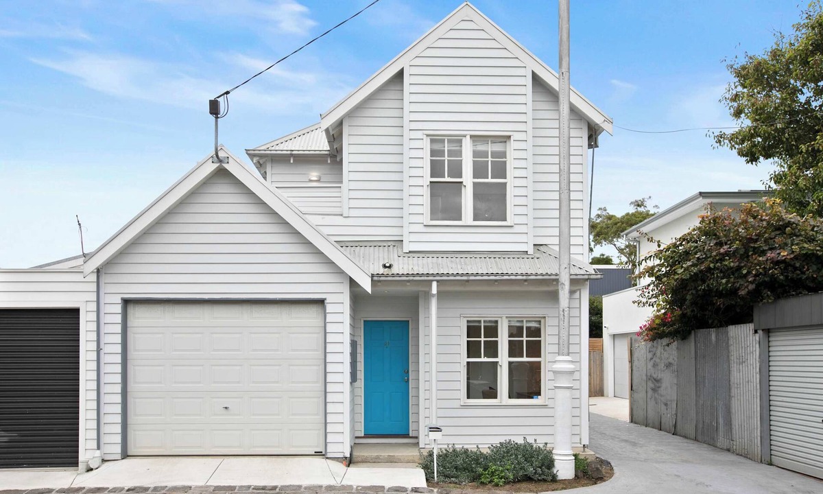 Williamstown House | Galatea Residence | Two Minutes to Beach and Town