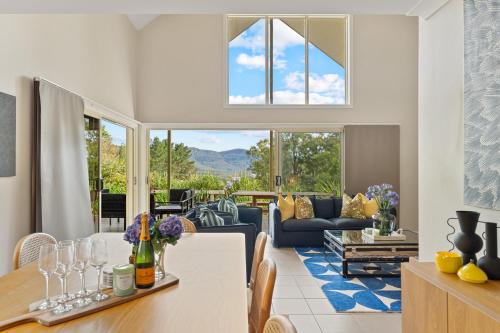 Kangaroo Valley House | George's - KV Golf Course, Kangaroos =& Wildlife