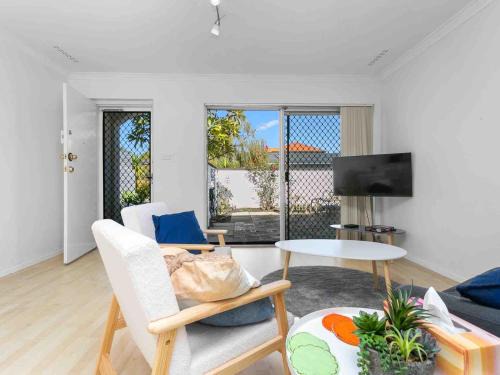 Bicton Apartment | Getaway Villa 2BR, Sleeps 4, Near Beach
