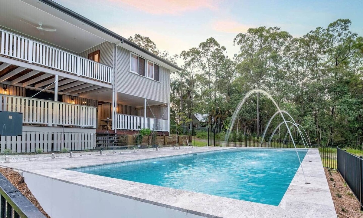Glass House Mountains House | Glasshouse Retreat QLD