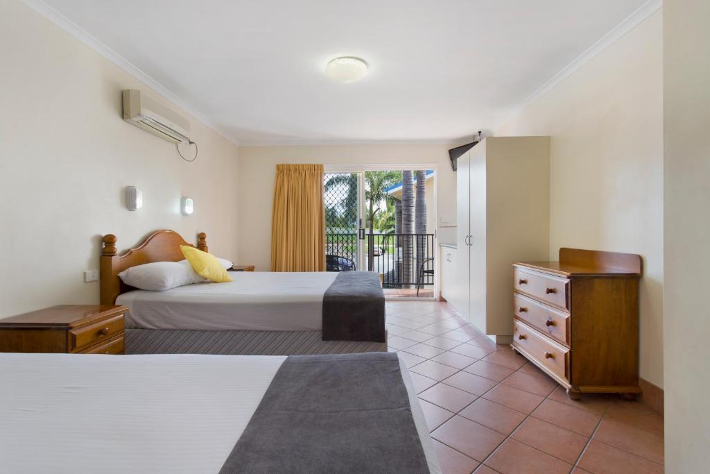 Norman Gardens Hotel | Glenmore Tavern