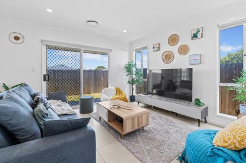 Logan Reserve House | Gold Coast Gateway - Spacious 4BR House in Logan