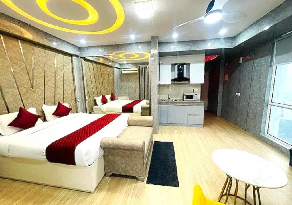 Gomti Nagar Apartment | Golden Pent House