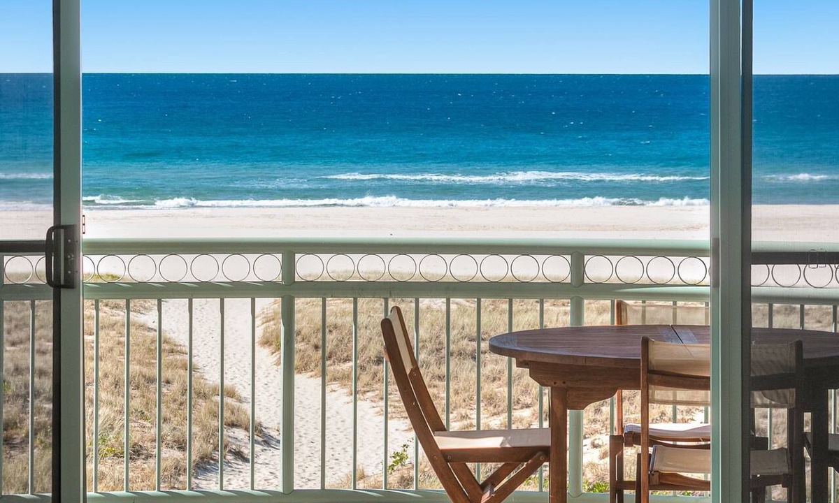 Bilinga Apartment | Golden Sea 12 - Absolute Beachfront Bilinga - Min. 3 Night Stays!