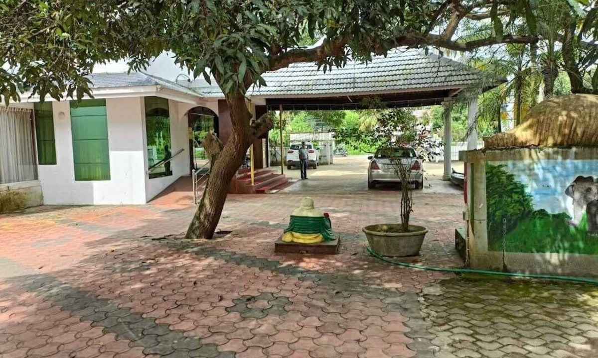 North Paravur Hotel | GOPIKA REGENCY