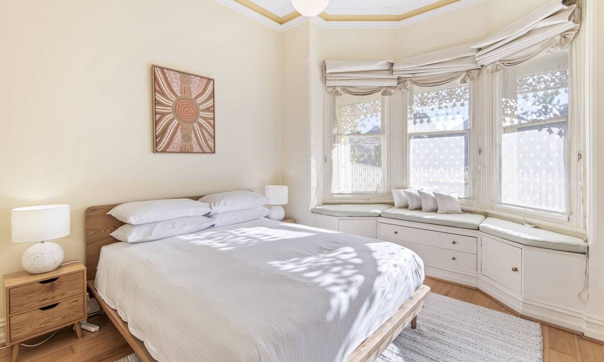 Brunswick Apartment | Gorgeous 2-Bed Victorian Home in Artsy