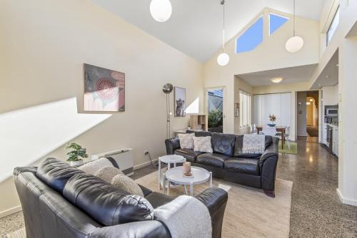 Brunswick House | Gorgeous 2-Bed Victorian Home in Artsy Suburb