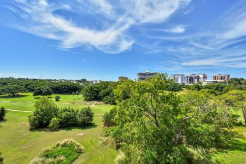 Larrakeyah Apartment | Gorgeous Golf Course views from top floor