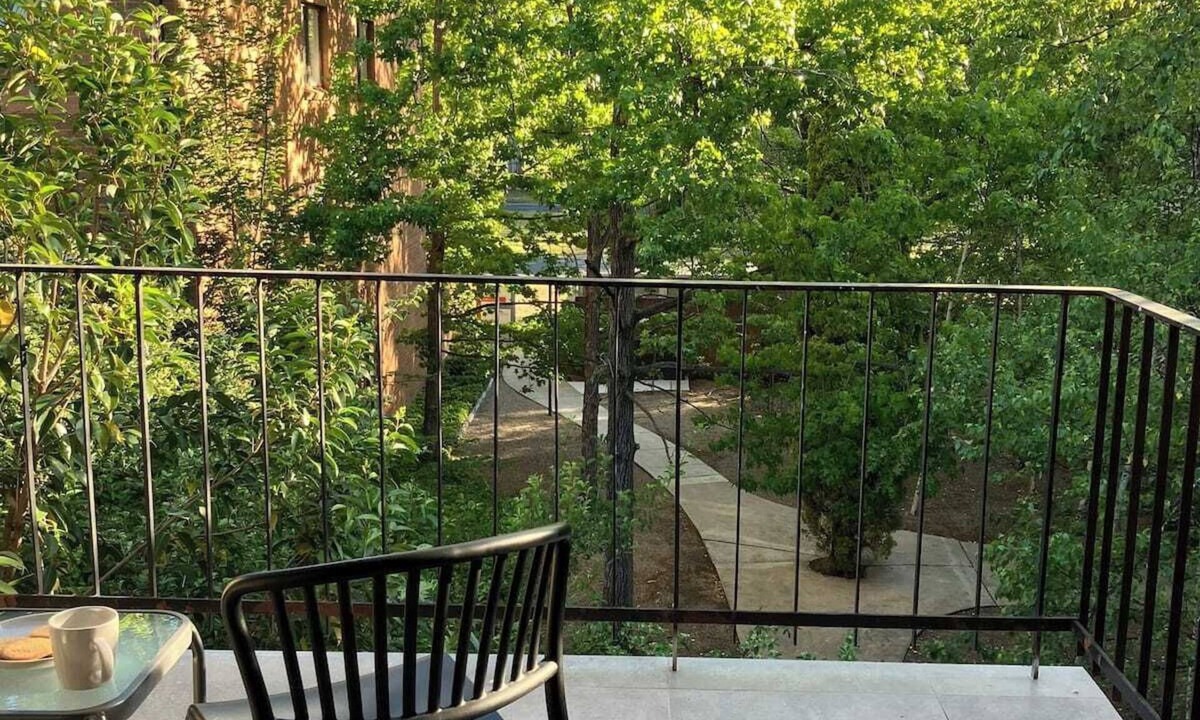 Griffith Apartment | Gorgeous Griffith 2Bed/1Bath Pad