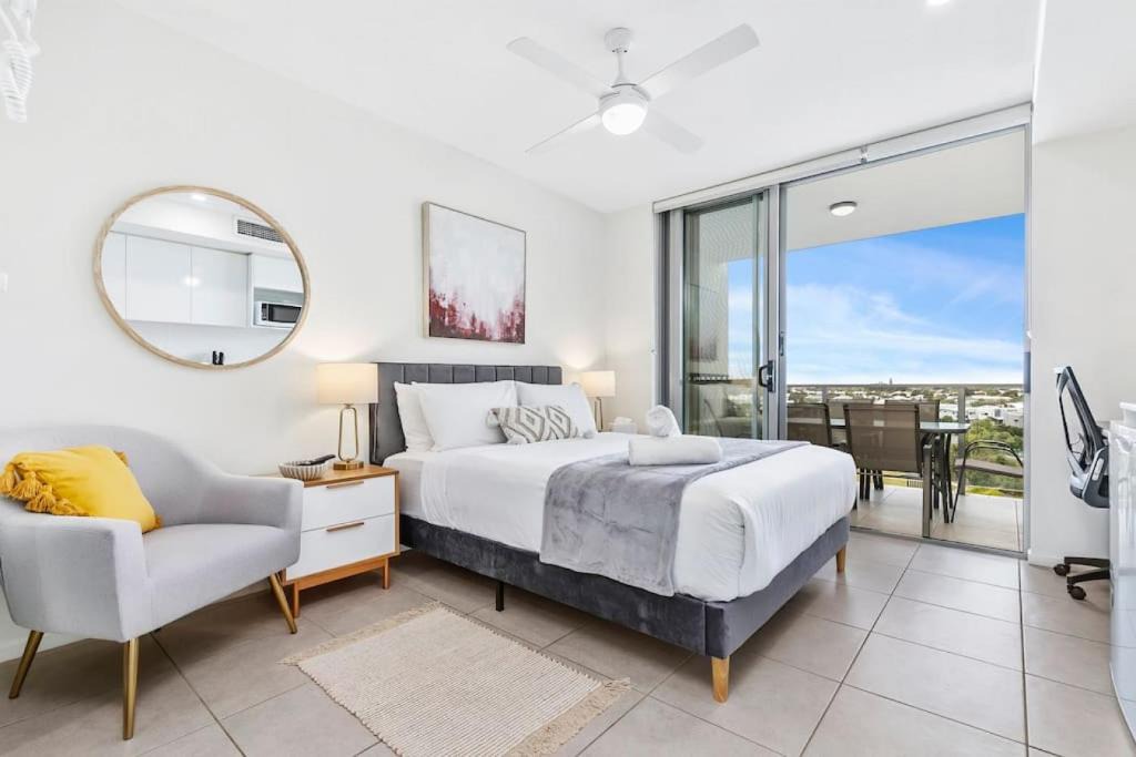 Birtinya Apartment | Gorgeous studio apartment opp Hospital