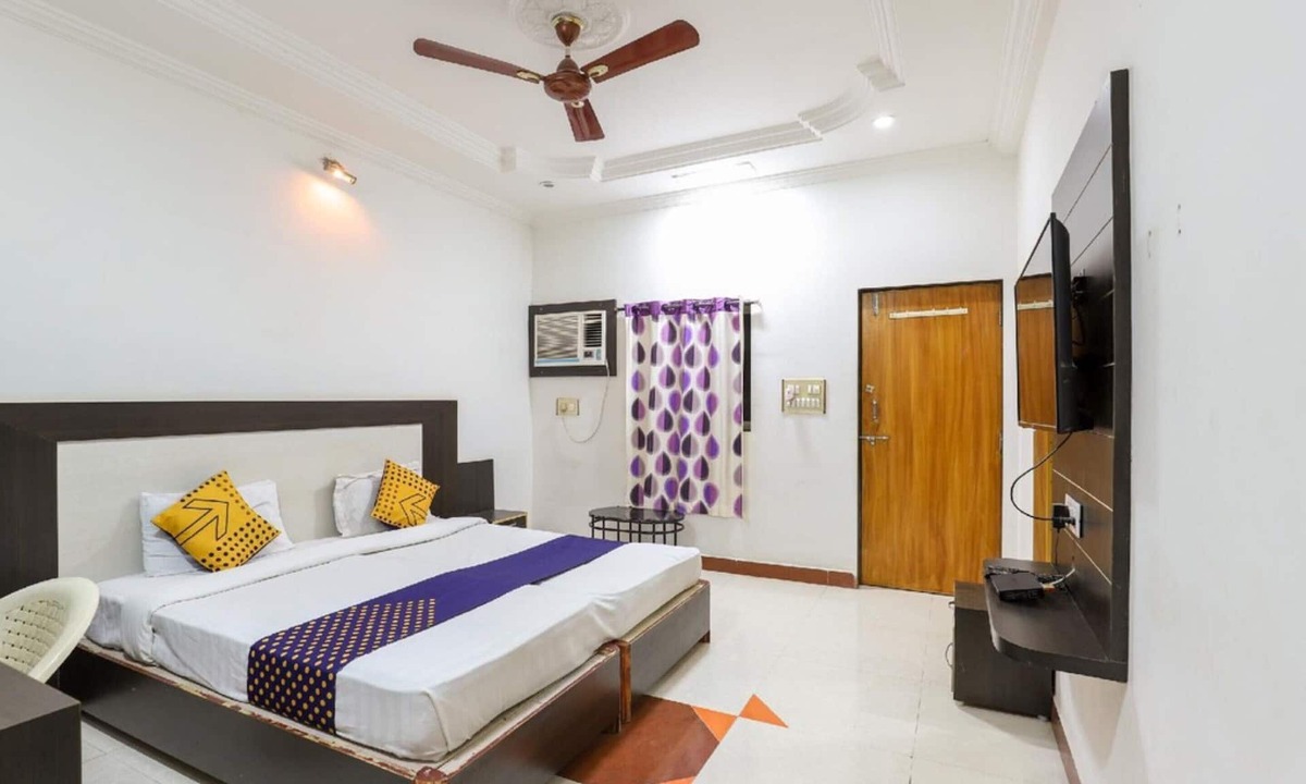 Rajula Hotel | Goroomgo Arsh Plaza Rajula