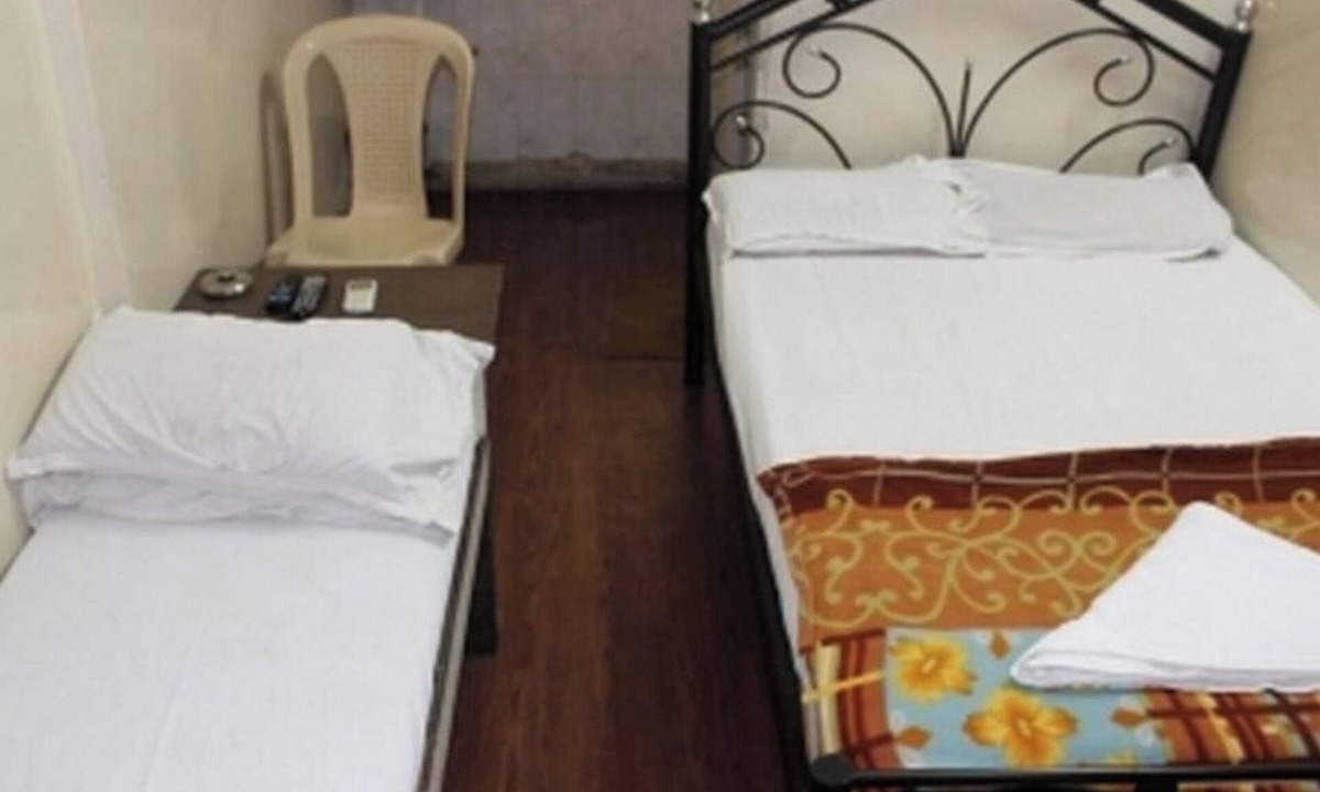 Agartala Hotel | Goroomgo Central Guest House Agartala