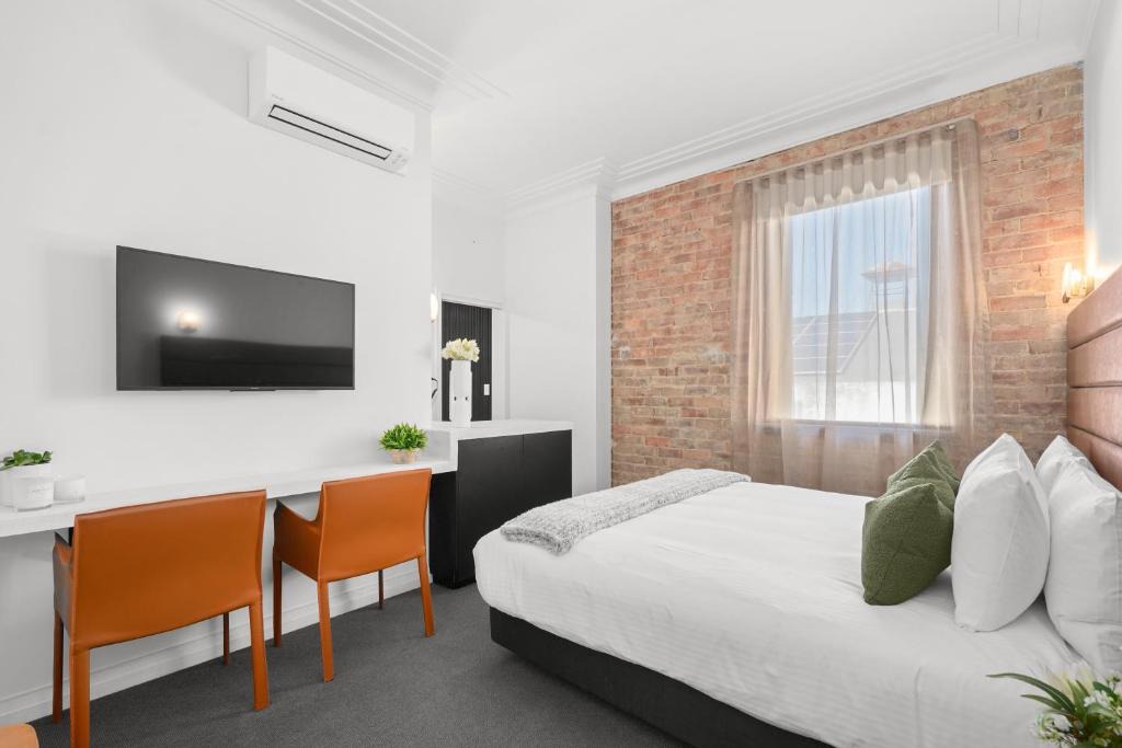Wyong Hotel | Grand Hotel and Studios