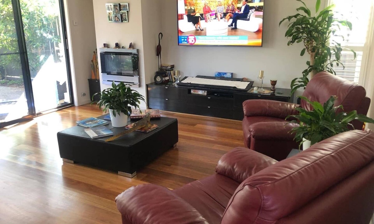 Brighton House | Great LocationClose to Beach, Cafe's,AquaticsPublic Trans,Airport. Free Parking