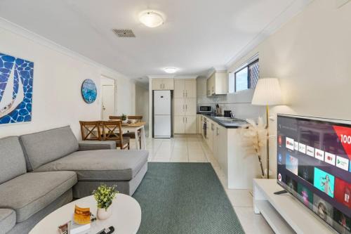 Robertson House | Great Value and Comfort Family Home 5 mins to Shops