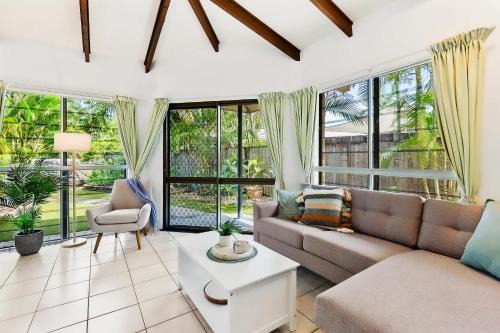 Trinity Beach House | Green Cottage Trinity Beach I Pet friendly I BBQ
