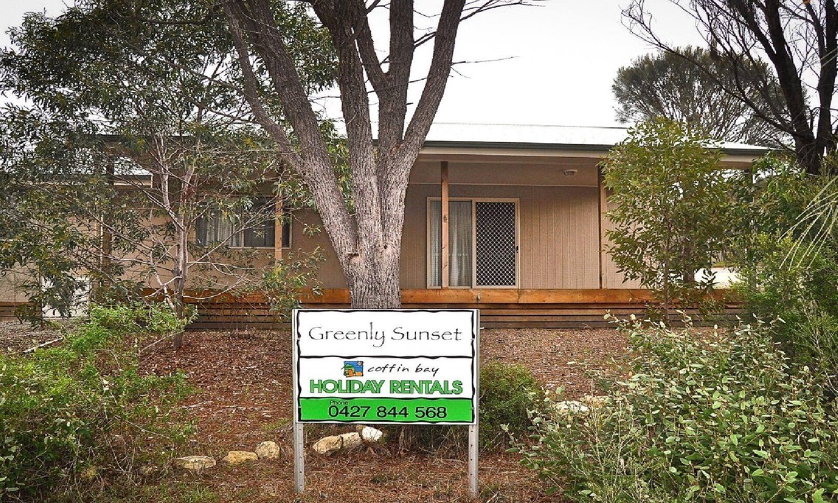 Lake Wangary House | Greenly Sunset is a great budget holiday shack