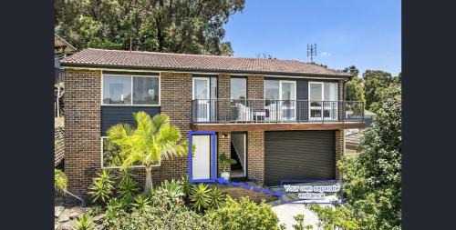 Macquarie Hills Apartment | Ground floor Apartment with Private Entry AC WiFi Suite