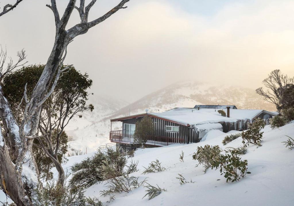 Perisher Valley Hotel | Guthega Inn
