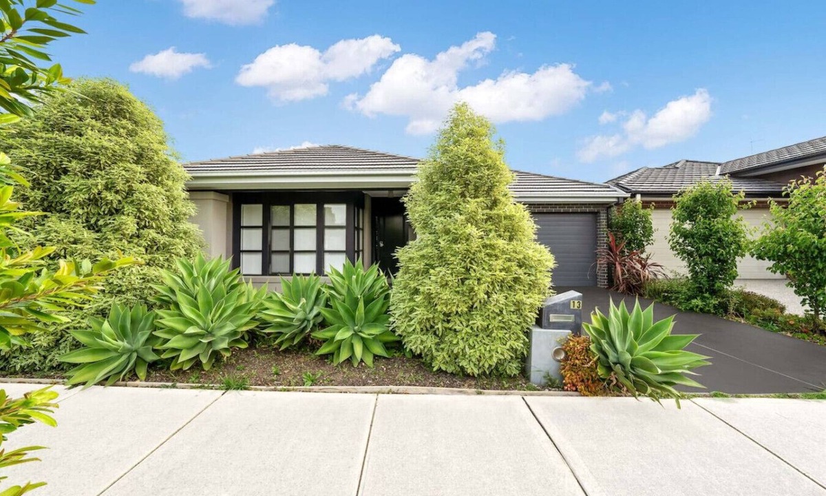 Berwick House | Happy Cozy Convenient 4BR, Breezy, Near Mall, Park