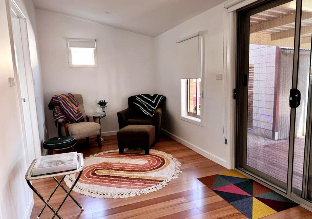 Shepparton South House | Happy Stays - Retro Haven