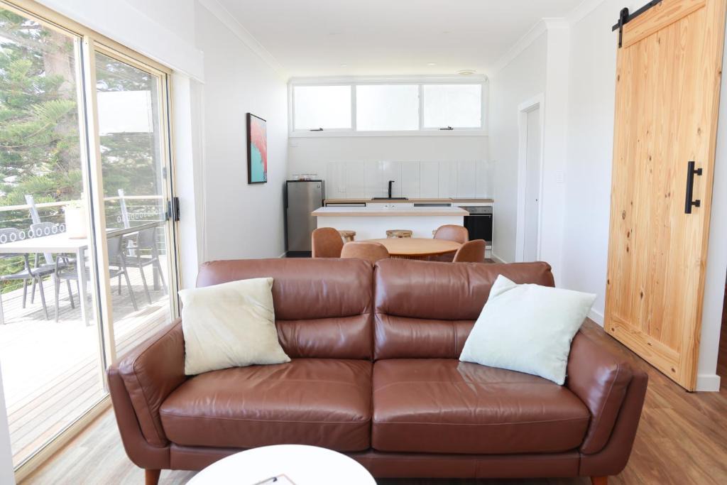 Waterhouse Hotel | Harbour View Motel