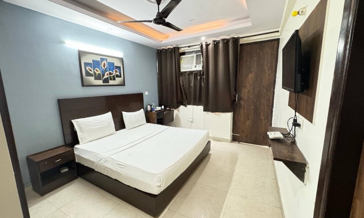 Sector 27 Hotel | Hardik Palace