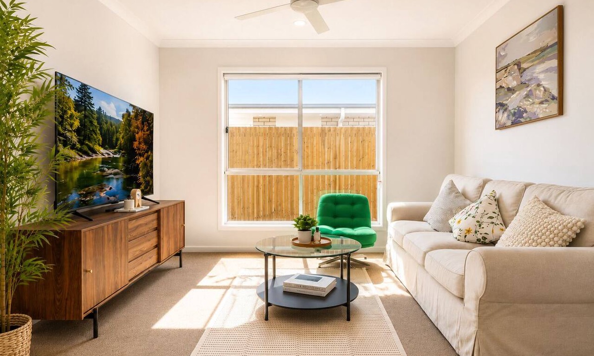 Greenbank House | Haus Verde | 4BR Greenbank Hideout in Logan