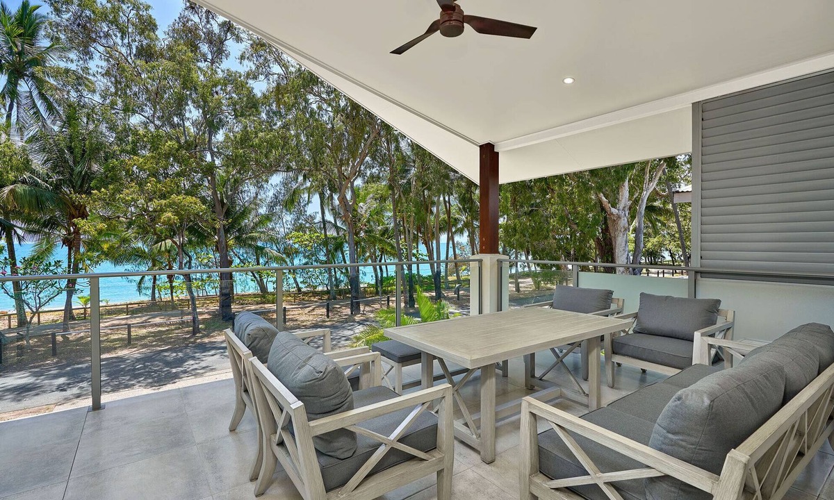 Clifton Beach House | Havannah Beachfront Holiday House with Heated Pool