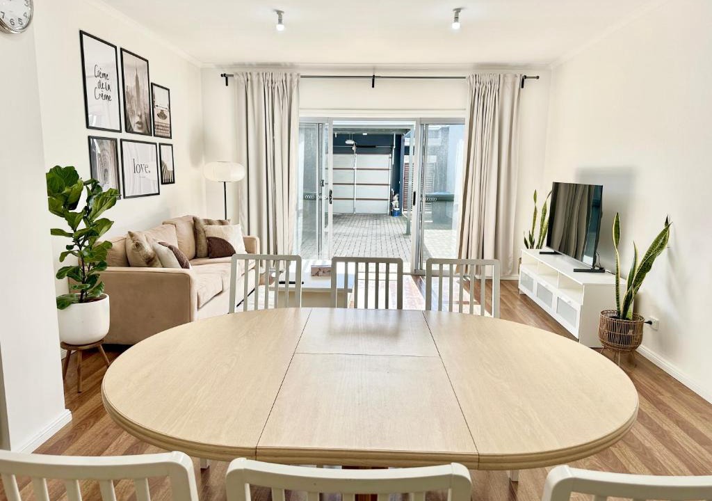 Lightsview Apartment | Heartwarming 3BR-Townhouse