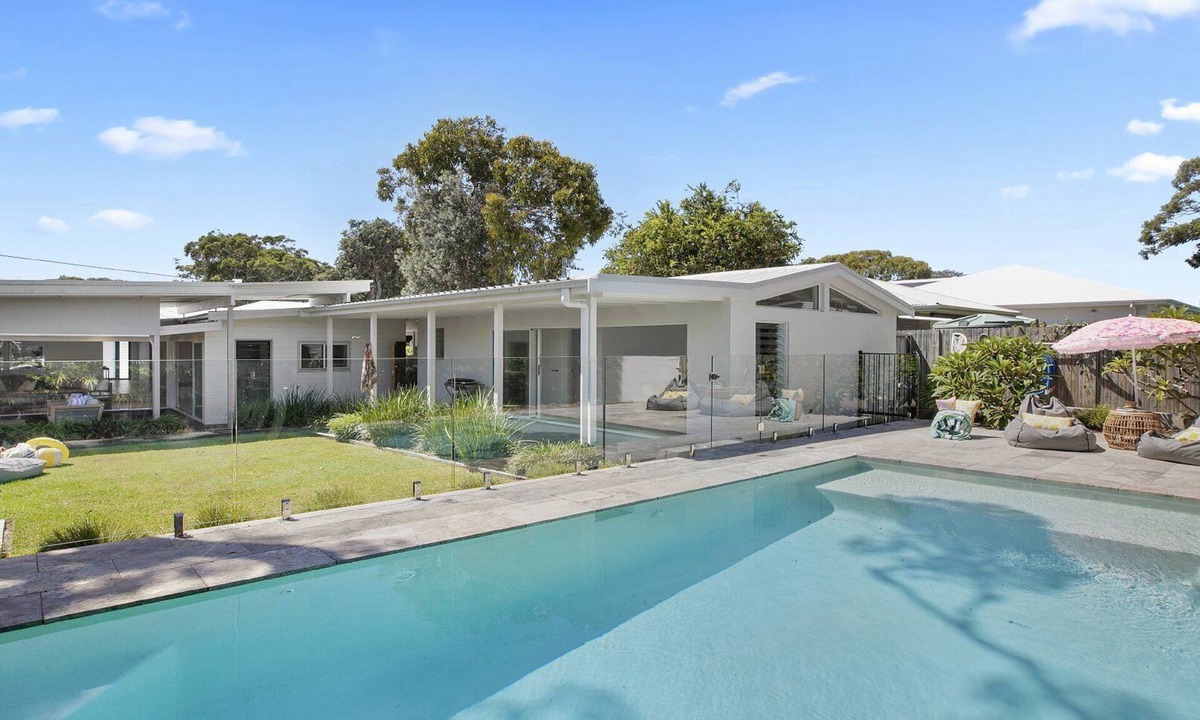 Bateau Bay House | Heated swimming pool and walk to beach