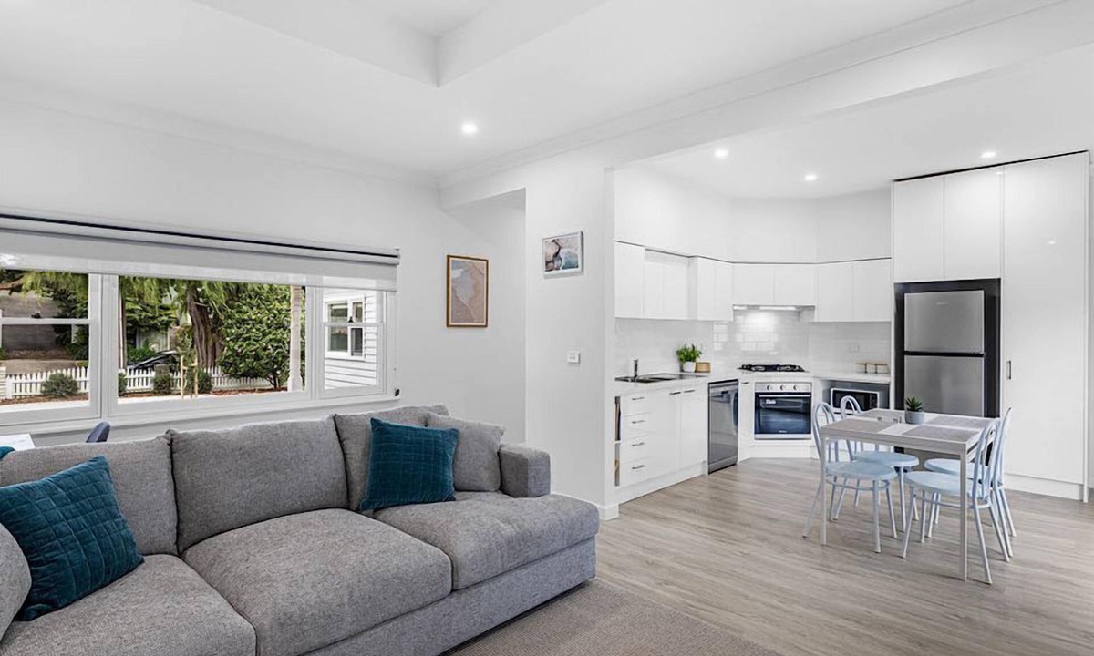 Frankston East House | Heatherhill Cottage - Mornington Peninsula Gateway