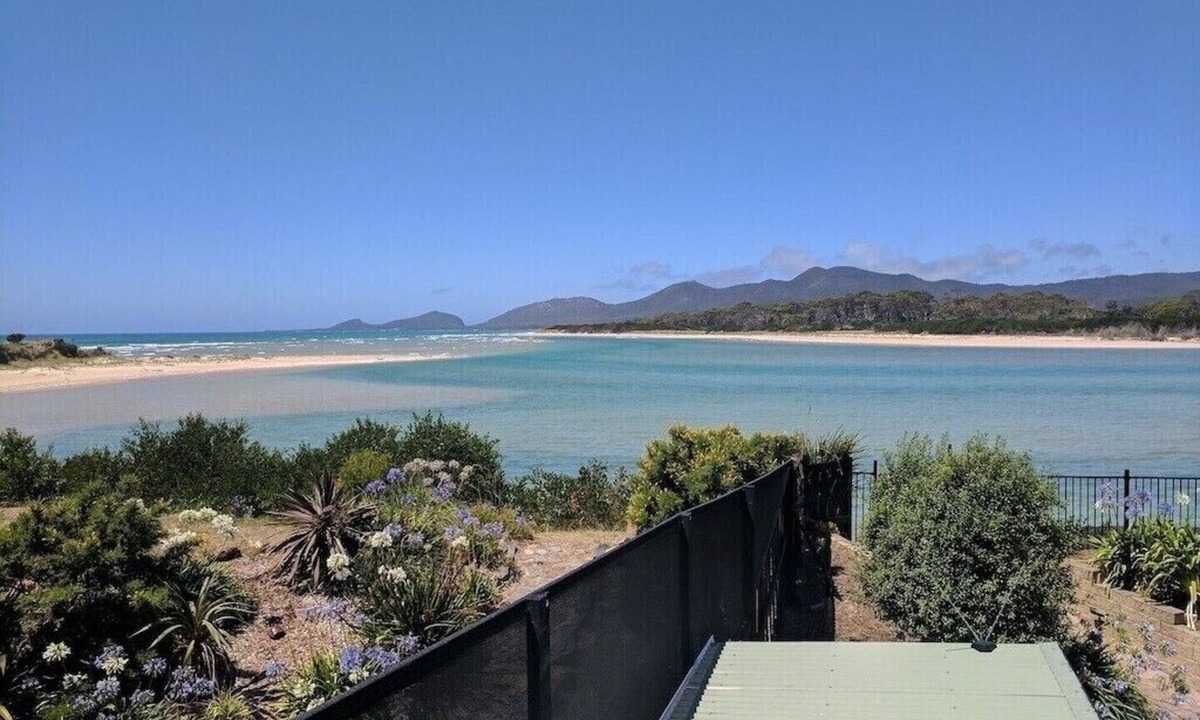 Hellyer Hotel | HELLYER SANDS - A Beachfront Beauty situated on Tasmania’s North West Coast