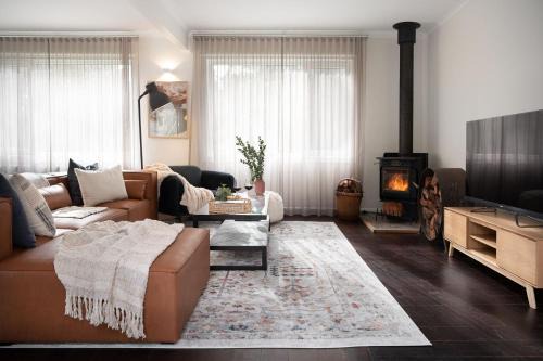 Hepburn Springs House | Hepburn Springs Retreat- stylish & light-filled