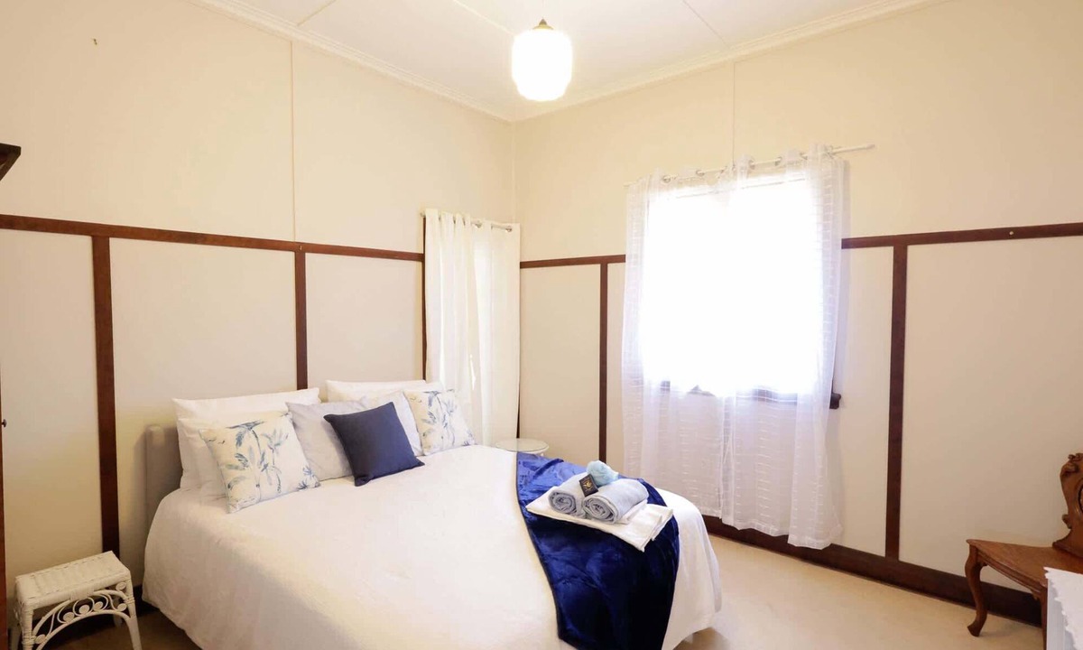 Tenterfield House | Heritage Home with BBQ & Outdoor Fire Pit