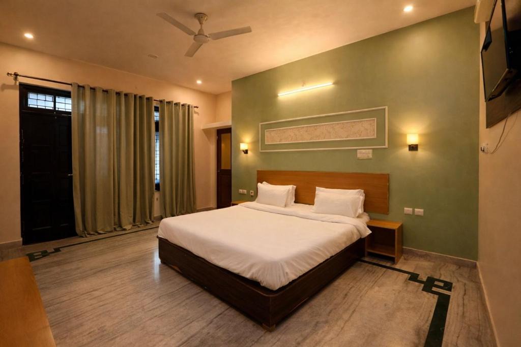 Gomti Nagar House | Heritage Inn