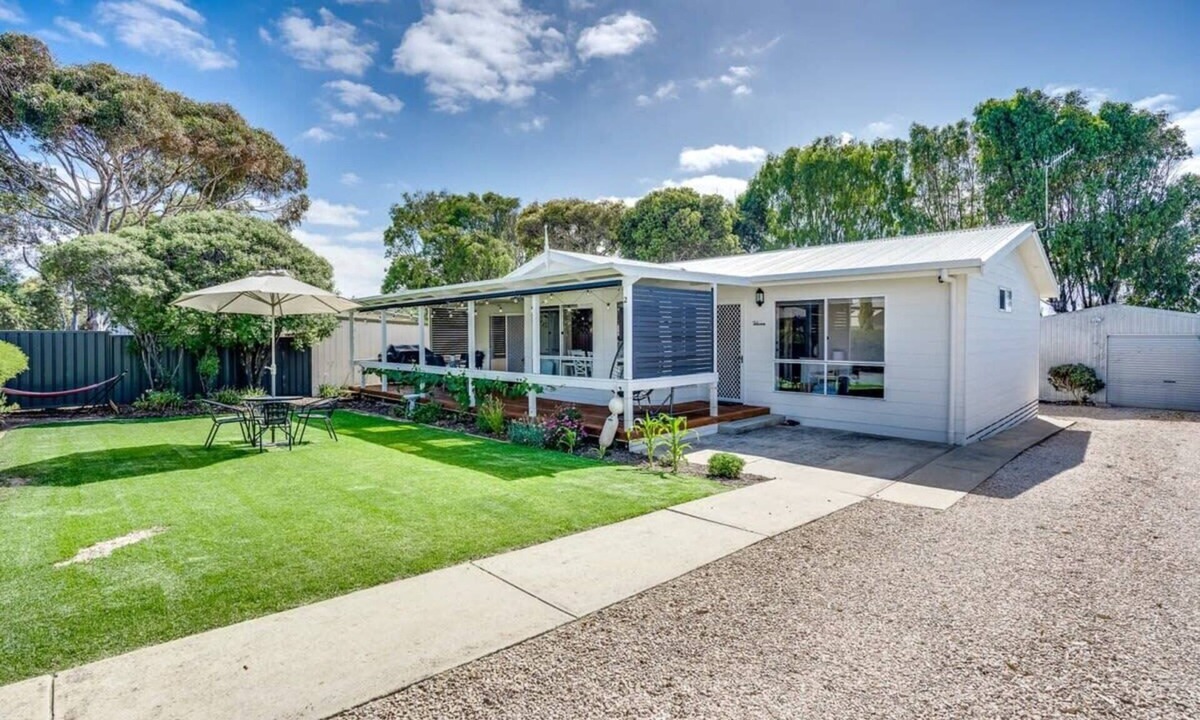 Middleton House | Hidden Little Gem – Luxury Township Escape in Middleton