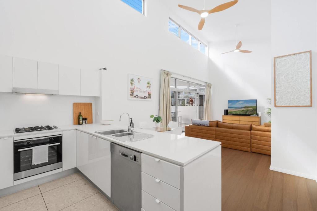 Fortitude Valley Apartment | Hidden Oasis! 2Bed/2Bath/1Car ~ 5mins to CBD