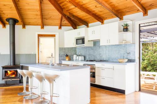 Callala Bay House | Hidden Orchard - Pet Friendly - 4 Mins Walk to Beach