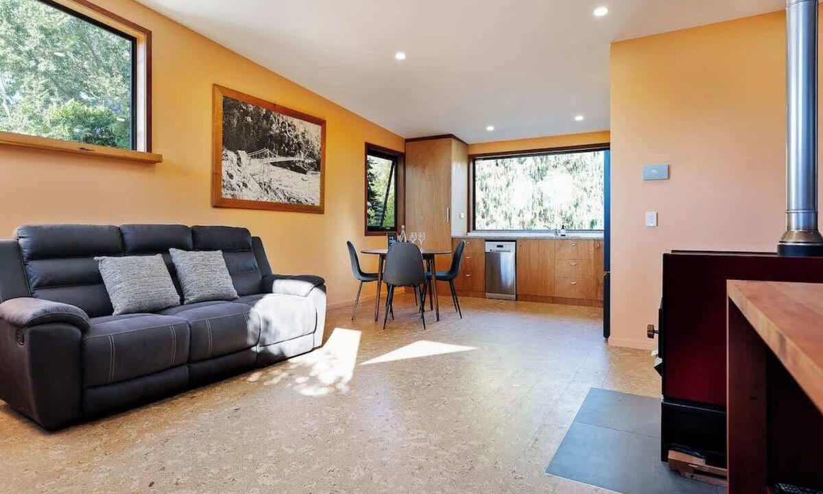 West Launceston House | Hidden Retreat in Basin View