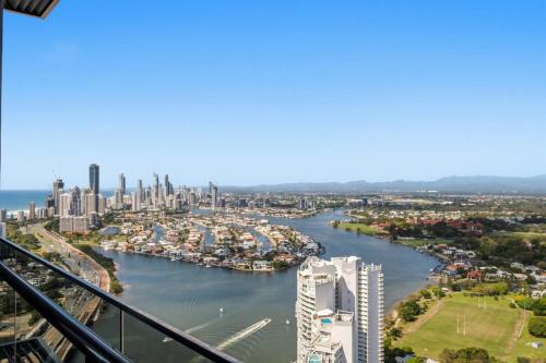 Southport Apartment | High Level Ocean View 3 Bedroom 2 Bathroom Apartment with Free Parking